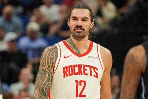 真滴是香！亞當(dāng)斯上場(chǎng)各種補(bǔ)籃 半場(chǎng)9分鐘拿到8分4板1斷1帽