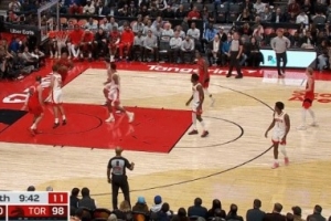 申京走神了！馬穆低位背打謝潑德 巴恩斯溜底線空切暴扣！