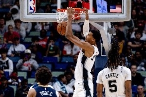 一個(gè)賽一個(gè)猛！賽季初表現(xiàn)炸裂球員：小里30+10 文班字母都是怪獸