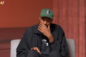 你整天都在打球哪來的時(shí)間刷推特？杜蘭特：只需要幾秒鐘啊