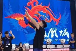 蘇超啦啦隊都這么卷了嗎？泰州隊海選最強戰斗球迷現場畫面