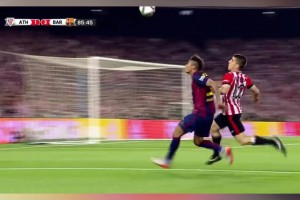 內(nèi)馬爾彩虹過(guò)人戲耍對(duì)手遭圍攻！隊(duì)長(zhǎng)哈維和隊(duì)友上前保護(hù)！