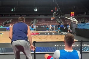 東契奇超遠坐投??這核心力量強到可怕