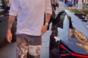 索博斯洛伊駕超跑出街，不得不說這車和人一樣帥