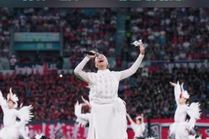 這是業余球員？再看蘇超泰州球員巴特倒鉤破門，解說驚呼“貝爾”