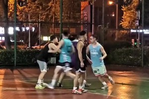 兩百多斤大胖子翻身后仰大跳投，這怎么防？