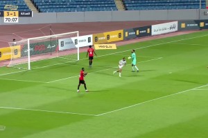 沙特球迷：馬上抓起來！沙特甲聯(lián)賽驚現(xiàn)人神共憤一幕