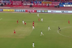 宿遷隊先拔頭籌！中路接隊友傳球，頭球破門