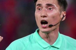 泰山賽前發布會上，面對記者的問題王大雷兩次露出了笑容