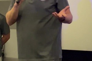 上海申花VS山東泰山賽前發(fā)布會(huì)，小將吳啟鵬:面對(duì)困難，做好準(zhǔn)備!