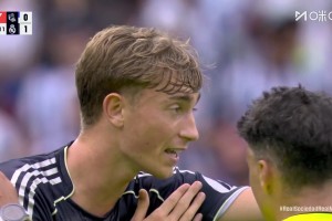 黑哨？赫伊森拉倒反擊的對手被直紅罰下，阿隆索抗議染黃