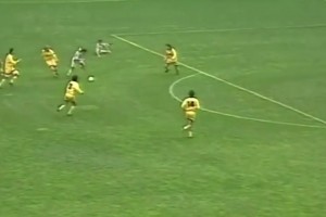 人仰馬翻！巴喬連過(guò)數(shù)人戲耍拉齊奧整條防線破門(mén)！