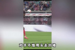 索博斯洛伊的腳比梅西還小，在匈牙利有個理論：小腳容易成功