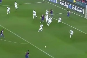 這草皮質(zhì)量不錯(cuò)啊！名場(chǎng)面：一連串假動(dòng)作讓對(duì)手身處滑雪場(chǎng)！