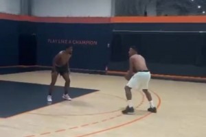 技術(shù)如何？姆巴佩籃球1v1成功把球投進(jìn) 