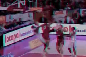 老詹當(dāng)年這記反擊接球上籃有走步嗎？動(dòng)作太連貫了！