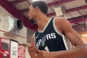 新賽季真的快來了！馬刺全隊參加訓練賽，一個個都秀起了扣籃