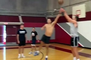 瘋狂的投籃訓(xùn)練！鄧肯羅賓遜的專項(xiàng)三分，封臉上照樣彈無虛發(fā)！