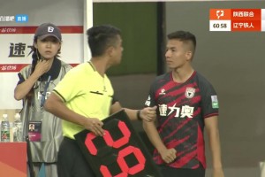 神算！陜西聯合臨時決定發完角球后再換糜昊倫，后者隨后圓月彎刀