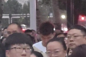 在東北，你就是孫銘徽，你也得排隊(duì)接孩子放學(xué)