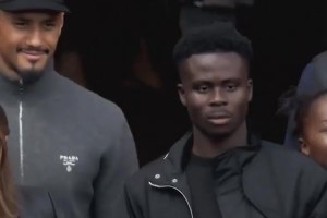 網(wǎng)友調(diào)侃：薩利巴還在傻樂，只有薩卡意識到了問題的嚴(yán)重性！