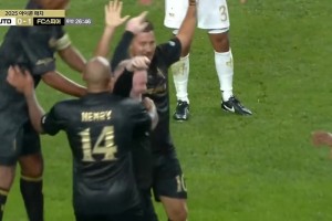 肚子大了腳法依然牛逼！大胖子魯尼韓國慈善賽世界波破門