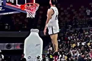 整整一秒空中飛行時間！國外扣將以賽亞生涯跳得最高一跳！