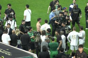 退役后的貝爾這身材越來越炸裂了