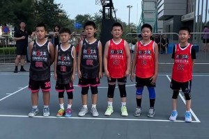 街3少年籃球公開賽青島站U10年齡組比賽在青島集地廣場開賽！