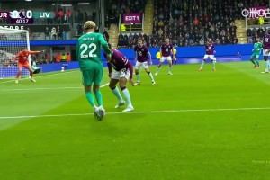 有點想法！埃基蒂克底線外腳背似傳似射稍稍偏出