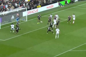 神奇的英超！利茲聯(lián)球員逆天烏龍上演壓哨絕殺