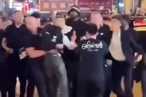 歐文去年在沈陽大街上散步，有個瘋狂球迷沖上來，被保安集體攔下