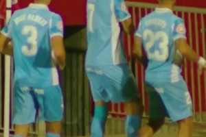 昔日曼聯(lián)水貨貝貝也成老妖了，在西協(xié)甲打進電梯球