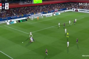 就是不倒！拉什福德在兩人包夾之下沖出包圍圈！