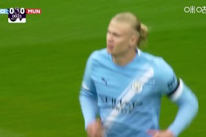 險些閃擊！曼聯(lián)后場連續(xù)解圍不干凈！哈蘭德小角度打門擦柱而出！