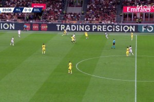 門柱單防！埃斯圖皮尼安晃開角度施射擊中立柱