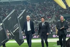 車(chē)范根和溫格、貝尼特斯出席韓國(guó)傳奇賽，還有多少人記得這位傳奇