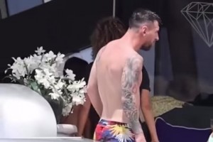 梅西老婆安東尼拉這身材保養的太好了，梅西看著也是腹肌滿滿