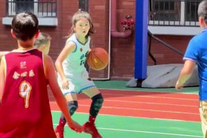 她打球的時候，在發光。