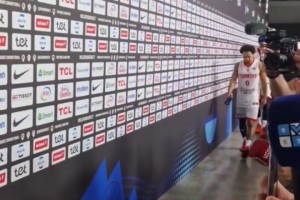 對亞軍很失望！申京賽后低頭落寞走過采訪區，一言不發