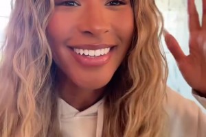 保養得不錯！近距離感受下詹嫂薩瓦娜的顏值，牙齒是真的白