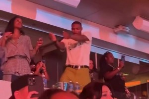 先嗨再說威少攜妻子現身克里斯-布朗演唱會，大秀舞蹈天賦~