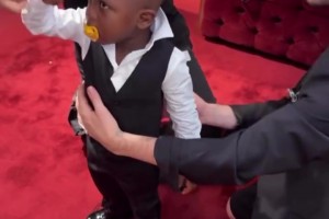 氣質出眾！歐冠女主持身著黑色小禮服，這就是歐洲貴婦的感覺嘛！