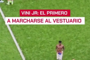 不滿替補(bǔ)？馬卡報(bào)：維尼修斯?fàn)柺堑谝粋€(gè)離開(kāi)球場(chǎng)的皇馬球員