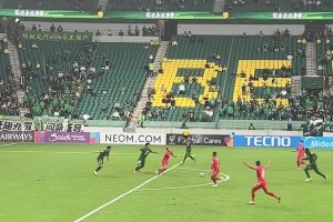 恩加德烏出現低級失誤，隨后球迷表達了強烈的不滿