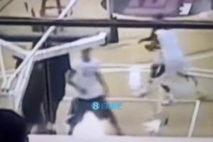 美媒翻舊賬：當年詹姆斯被大學生克勞福德隔扣，耐克沒收了錄像帶