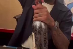 什么時候再來？安東尼此前中國行，在上海開了一瓶83年的拉菲~