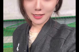 萬語難盡澀于口！穿著阿瑪尼套裝回曼城踩場的德布勞內！