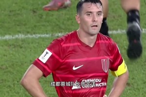 這才是中國(guó)球迷該有的素質(zhì)！蓉城遠(yuǎn)征軍賽后退場(chǎng)自覺(jué)帶走垃圾