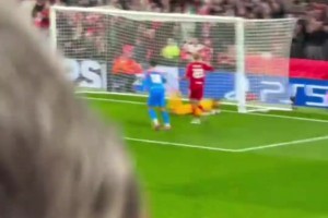 點燃安菲爾德！現場球迷各個角度拍攝范迪克補時絕殺！